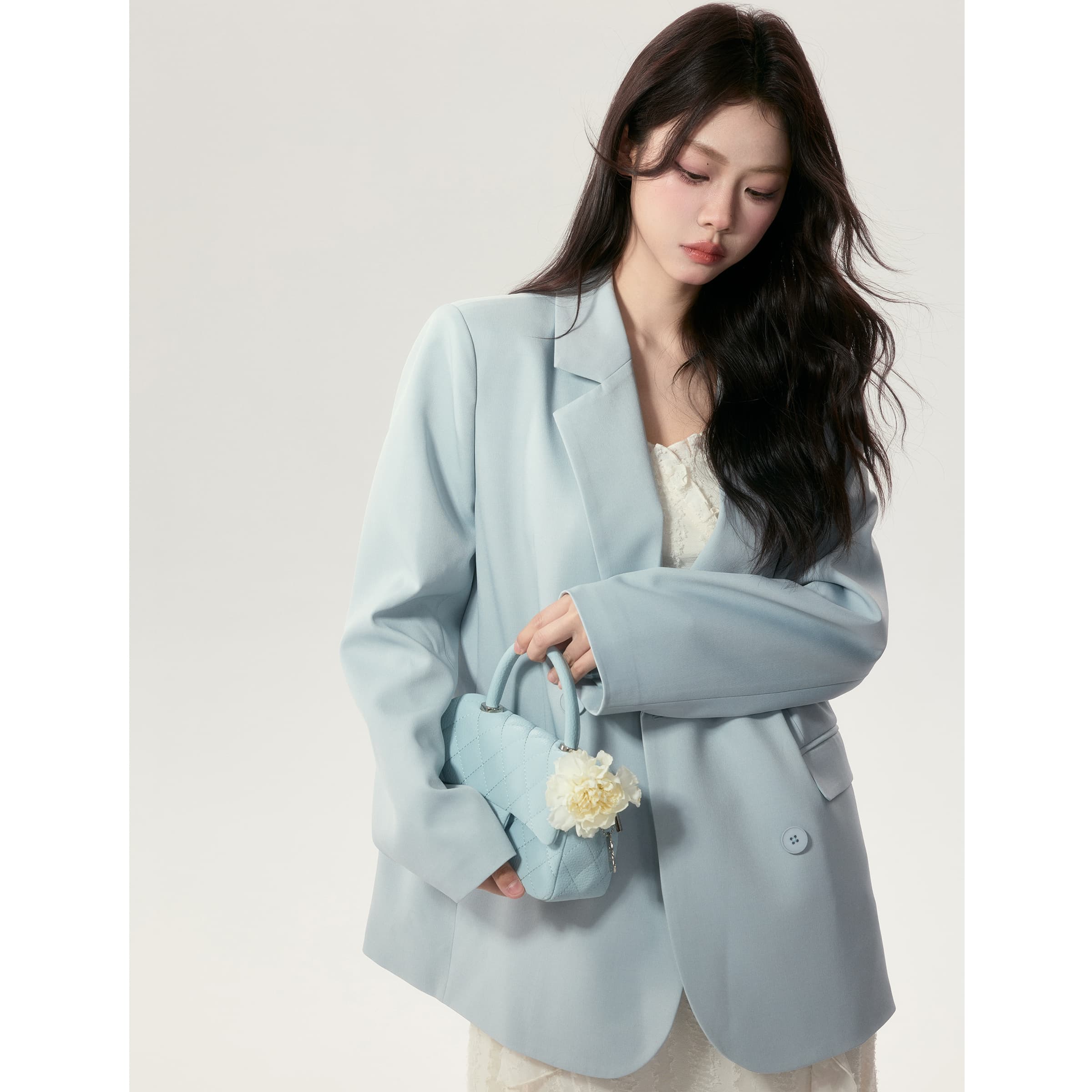 ペールブルーオーバージャケット｜デート服