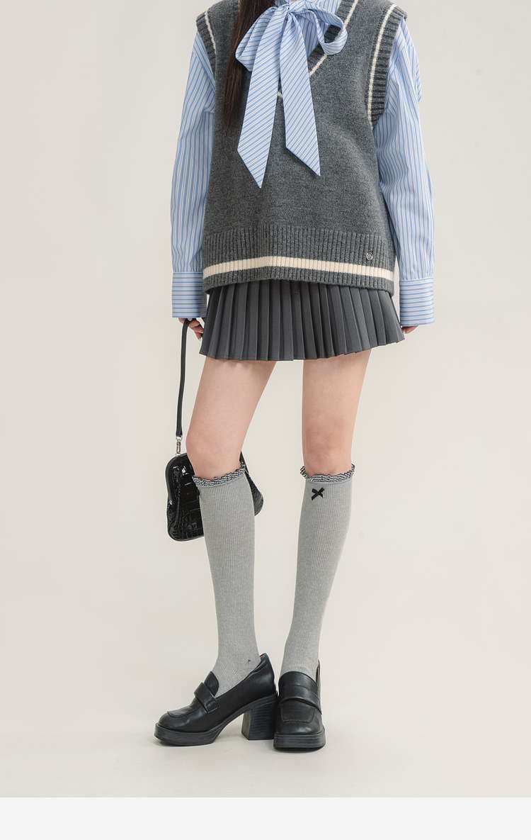 Vネックラインリブニットベスト｜デート服
