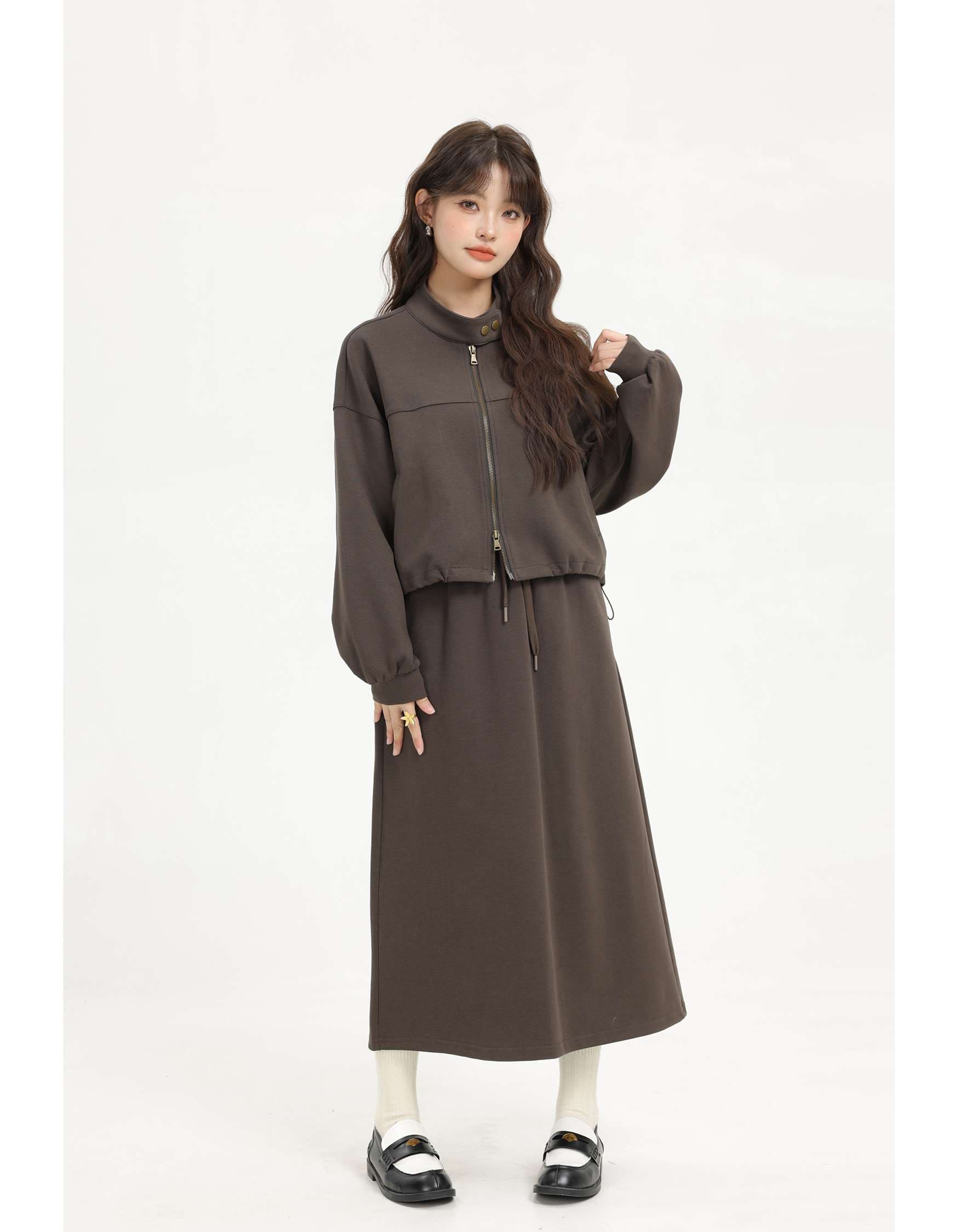 ハイネックジップアップスウェットセットアップ｜デート服