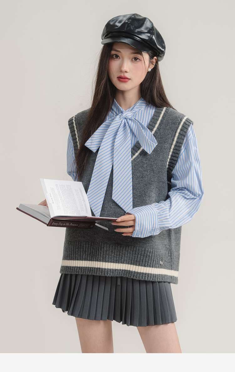 Vネックラインリブニットベスト｜デート服