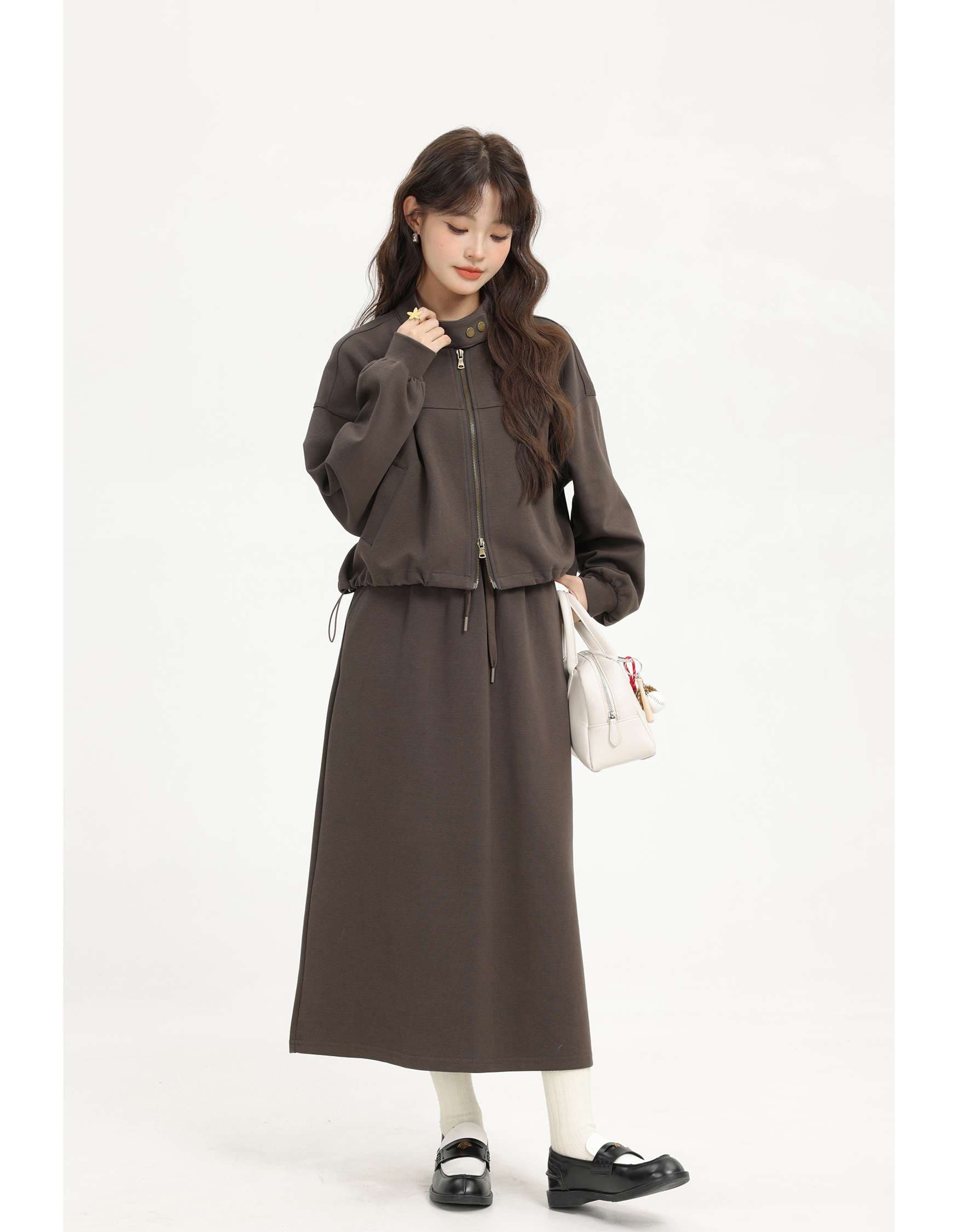 ハイネックジップアップスウェットセットアップ｜デート服