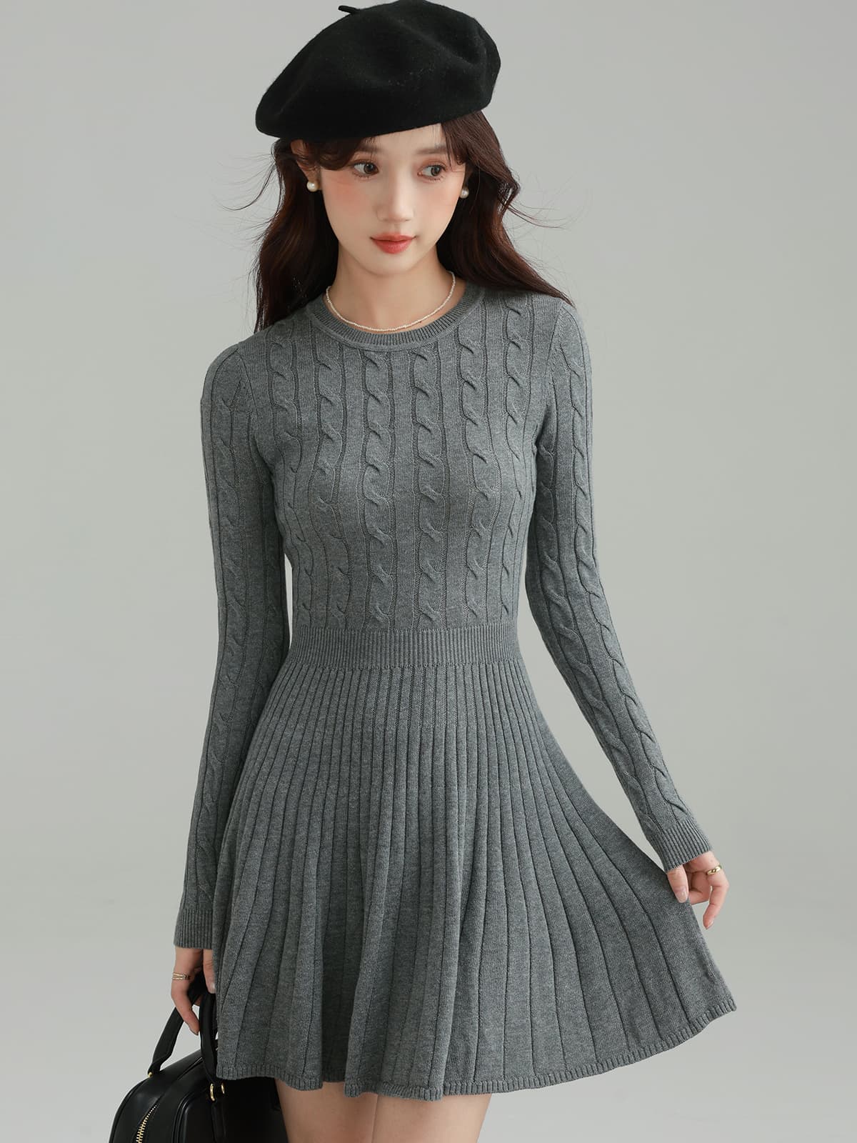 フィット＆フレアニットワンピース｜デート服