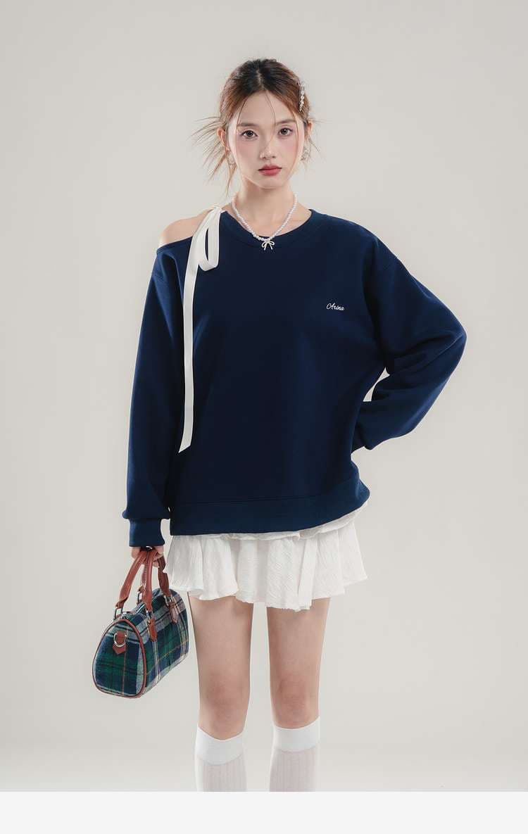 リボンアクセント付きスウェットトップス｜デート服
