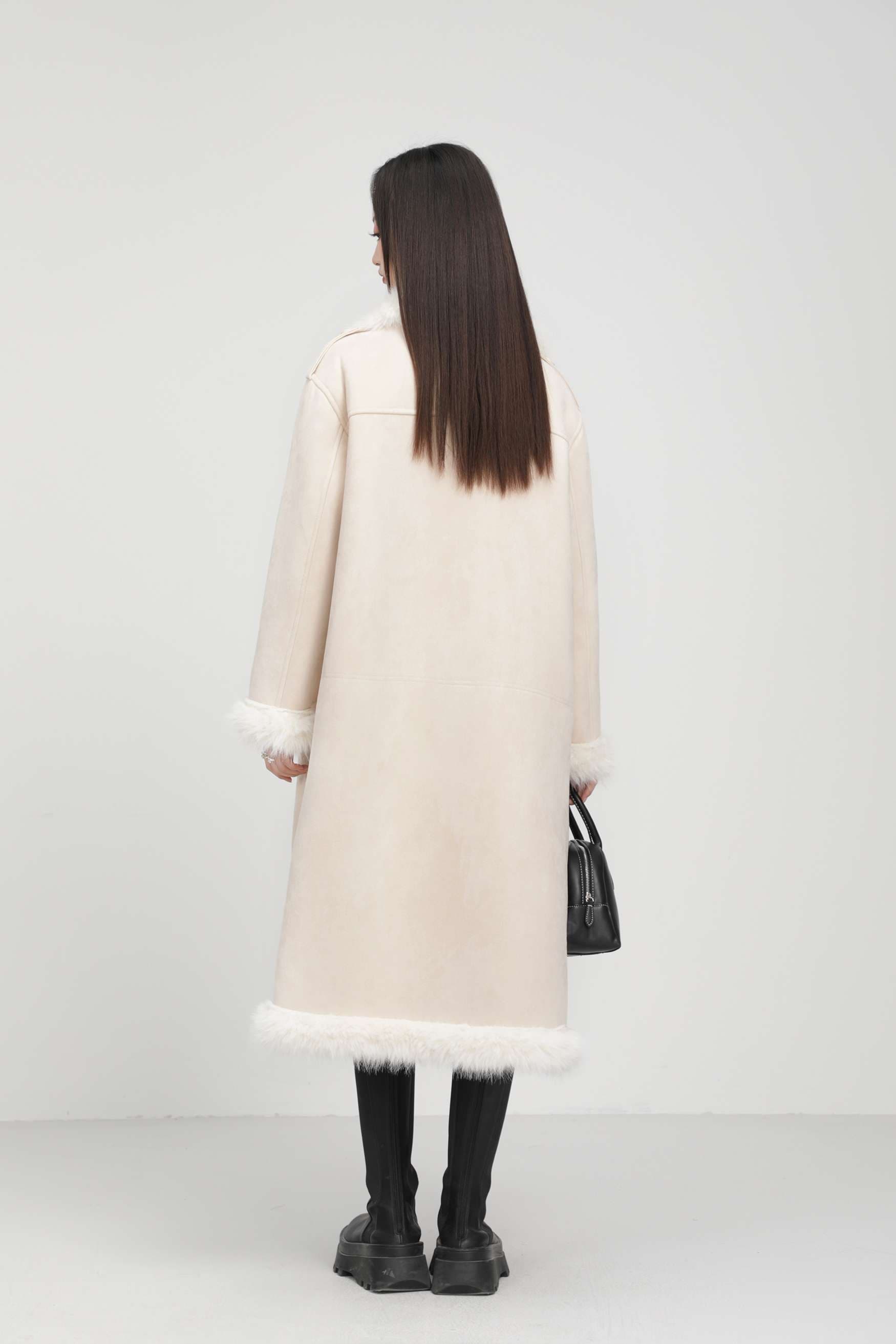 フェイクファートリムロングコート｜デート服