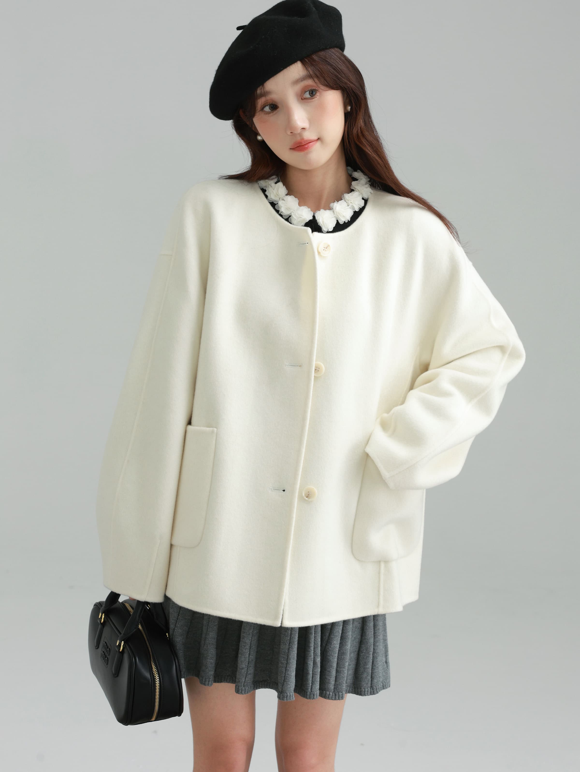 ノーカラーシンプルウールコート｜デート服