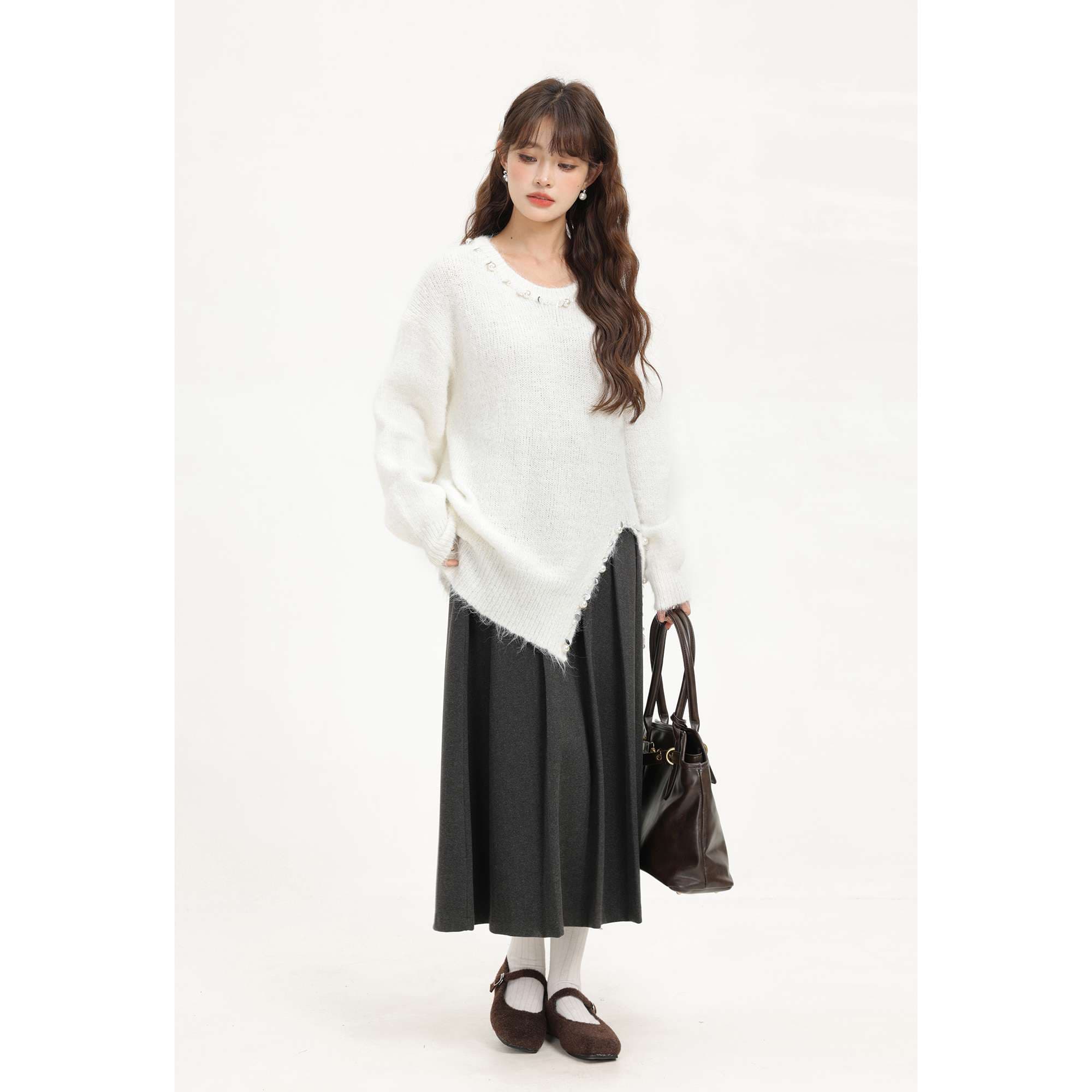 パールディテールアシンメトリーニット｜デート服