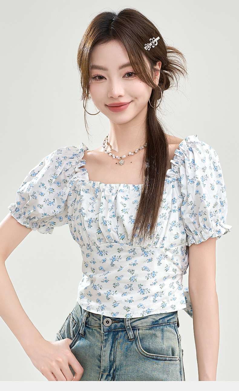 フェミニンフローラルトップス｜デート服