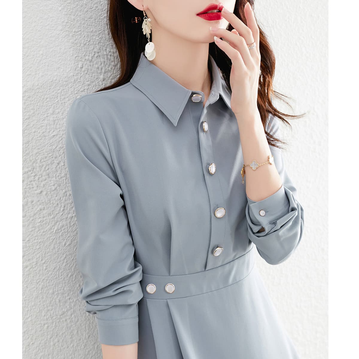 品よくきまる、大人の襟付きロングワンピース｜デート服