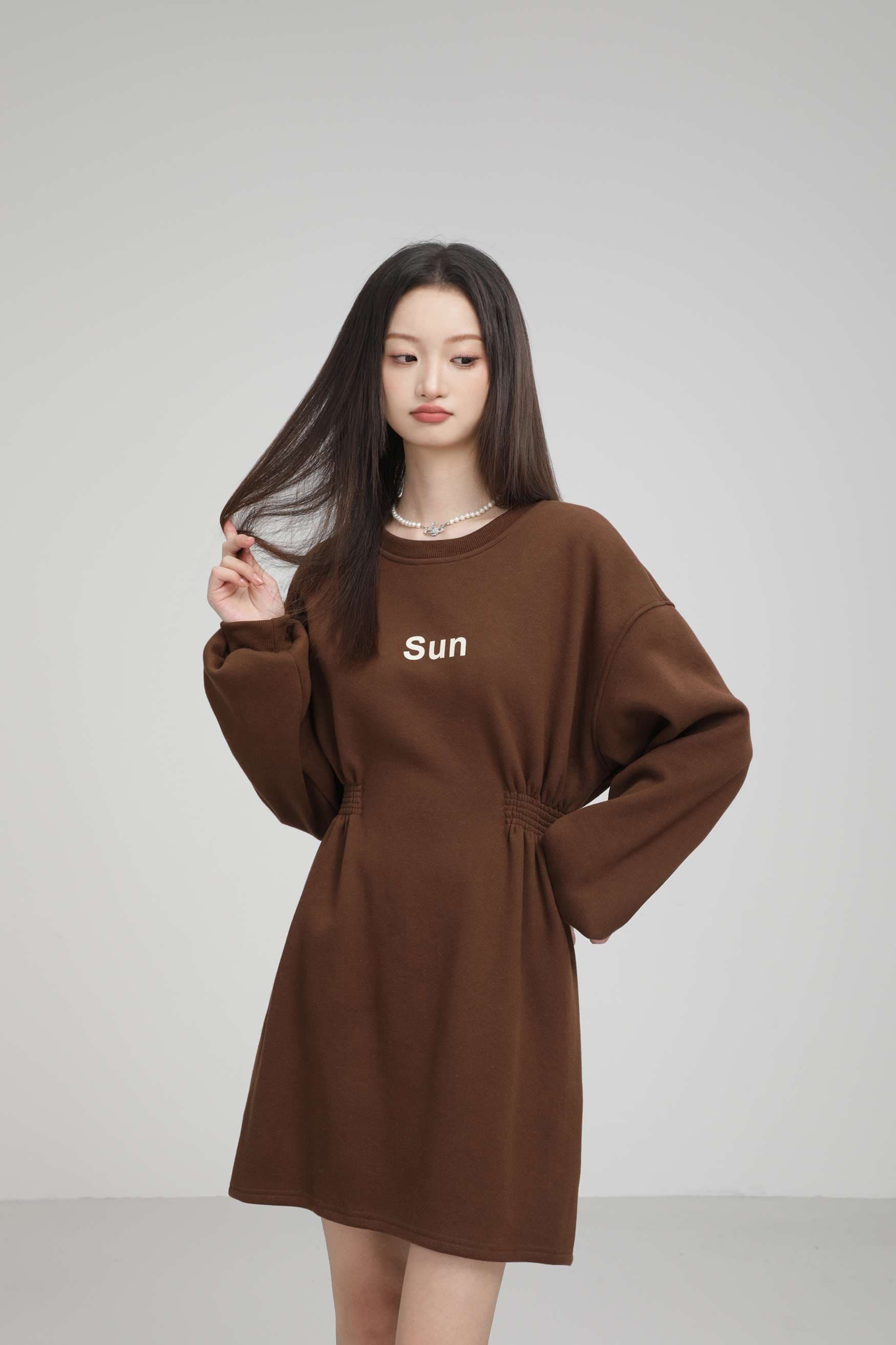ロゴプリントスウェットワンピース｜デート服