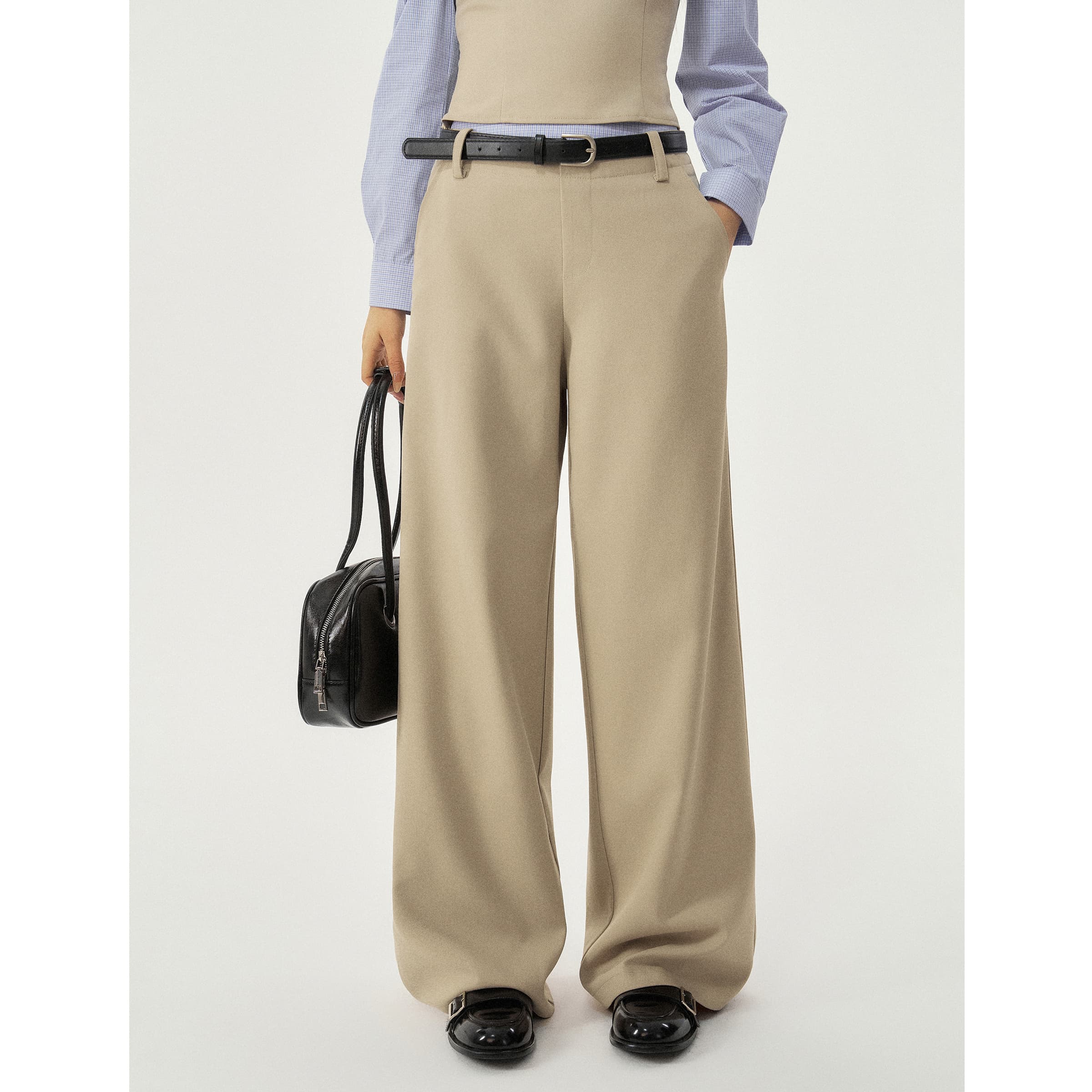 レイヤード風ドッキングトップス×ワイドパンツ セットアップ｜デート服