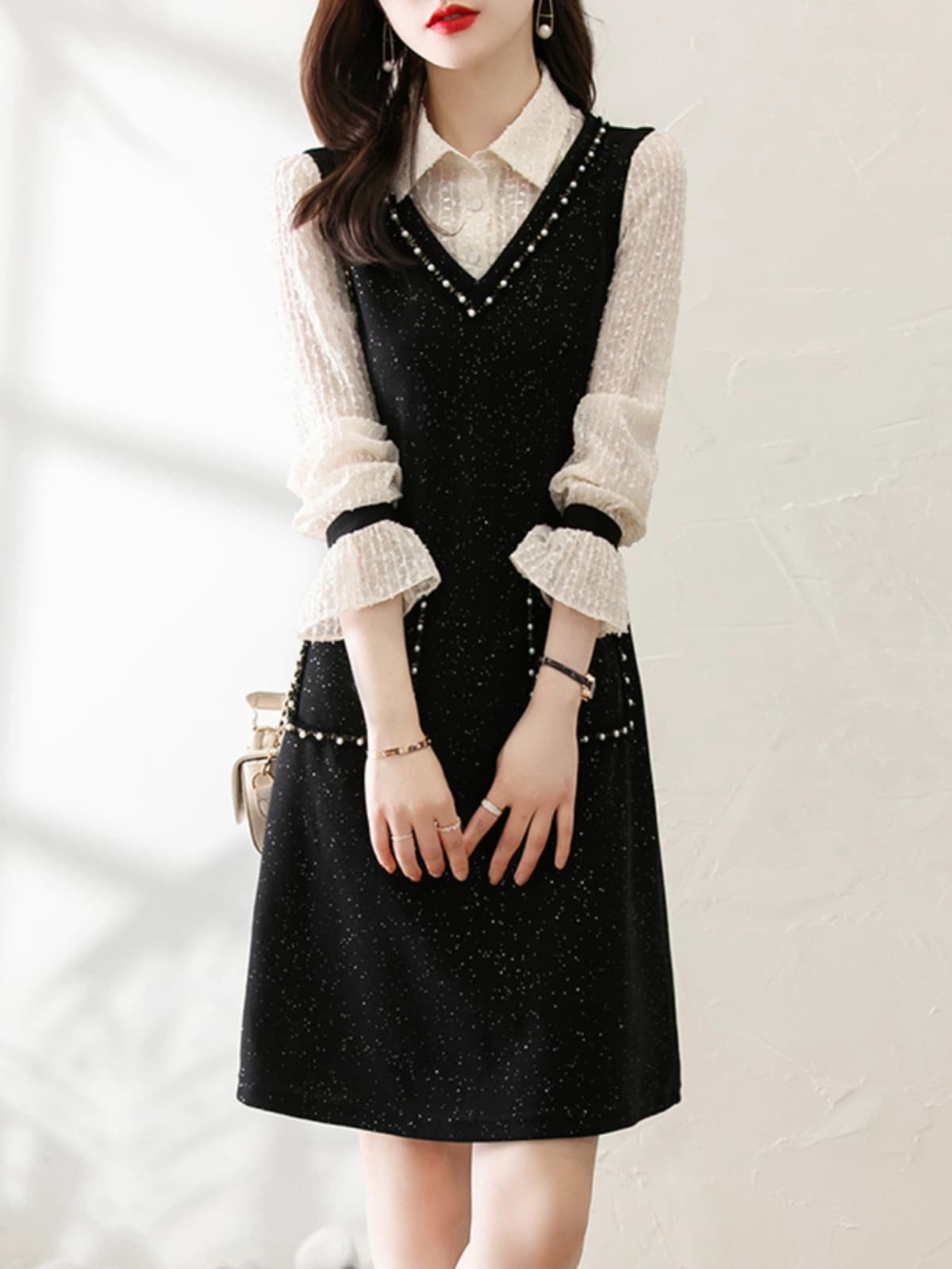 上品なきらめきを纏う、パールビジュージレワンピース＆シフォンブラウスセット｜デート服