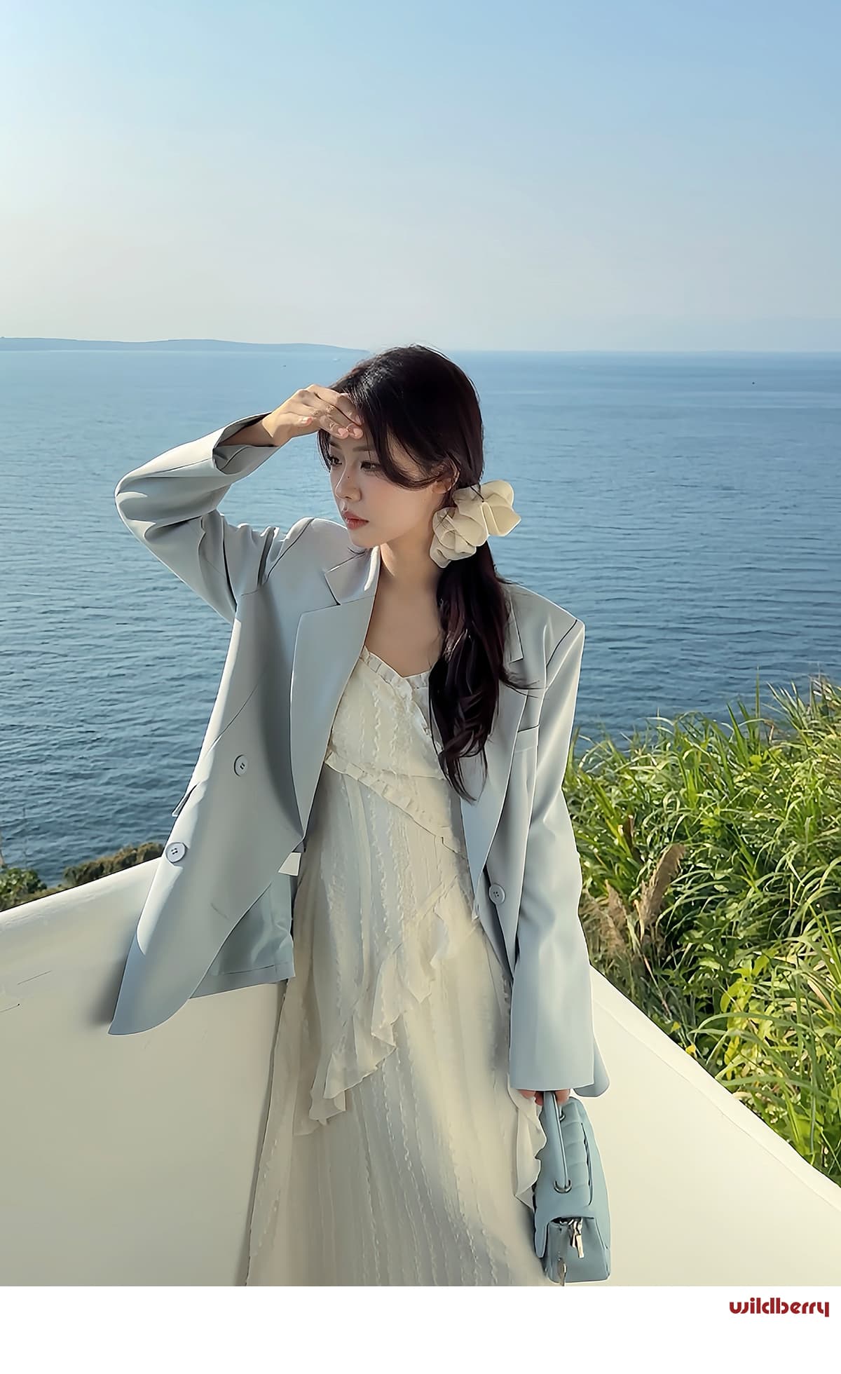 ペールブルーオーバージャケット｜デート服