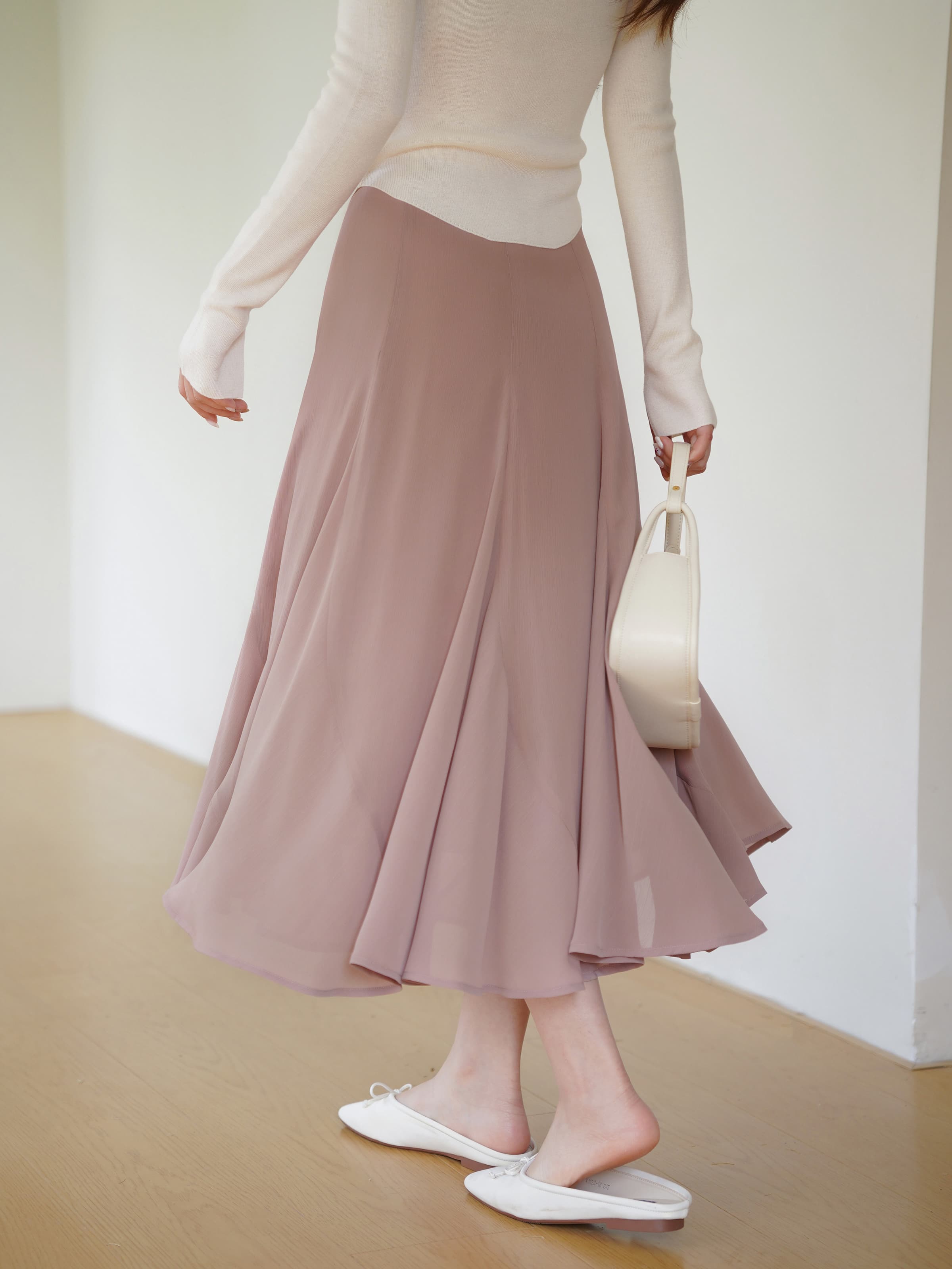 ふんわり揺れるマーメイドシフォンフレアスカート｜デート服