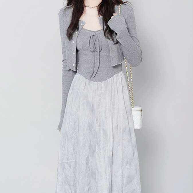 春のお出かけに華を添える、カーディガン付きフレアロングワンピース｜デート服