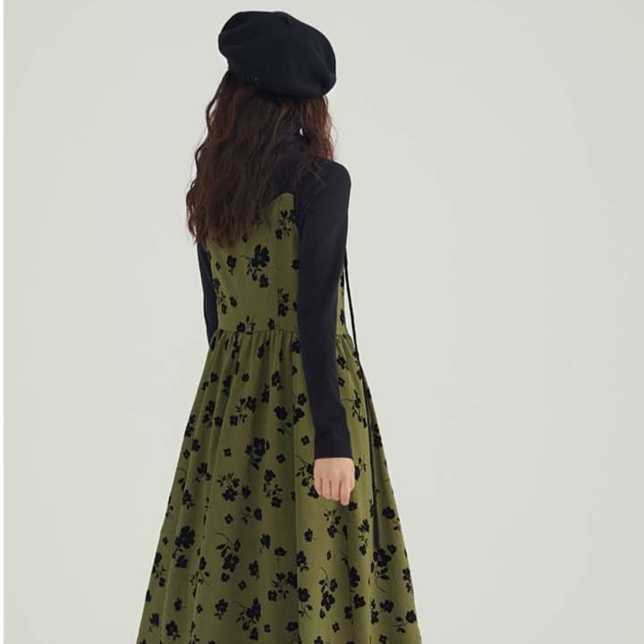 秋の花柄ワンピースコーデ｜デート服