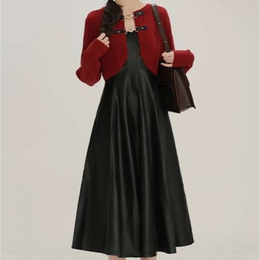 レトロ風クルーネックカーディガン&サスペンダースカート｜デート服