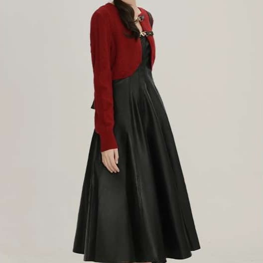 レトロ風クルーネックカーディガン&サスペンダースカート｜デート服