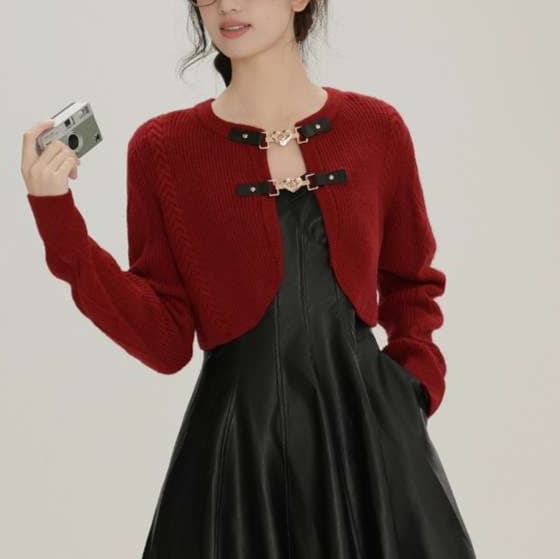 レトロ風クルーネックカーディガン&サスペンダースカート｜デート服