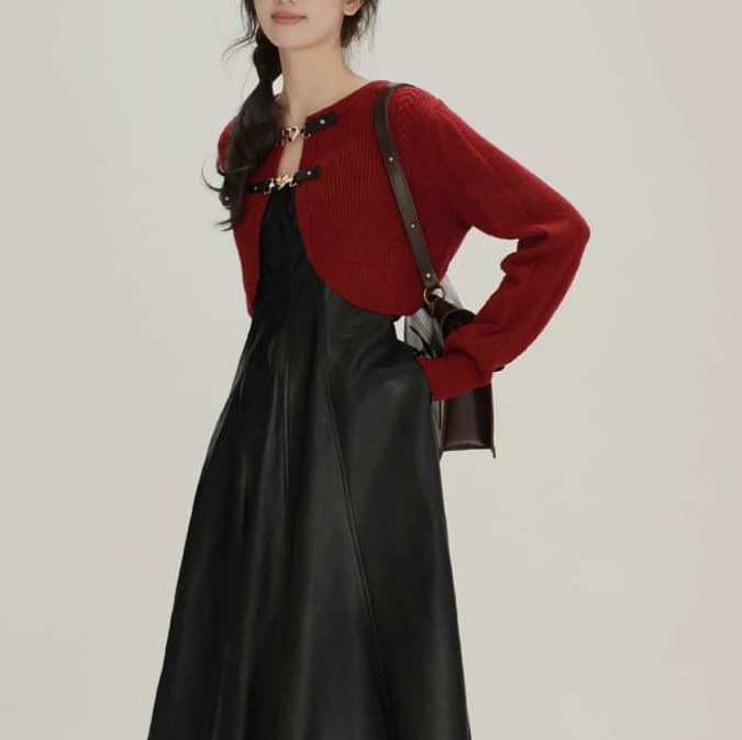 レトロ風クルーネックカーディガン&サスペンダースカート｜デート服