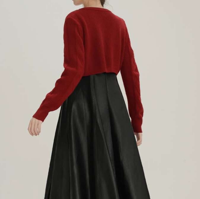 レトロ風クルーネックカーディガン&サスペンダースカート｜デート服