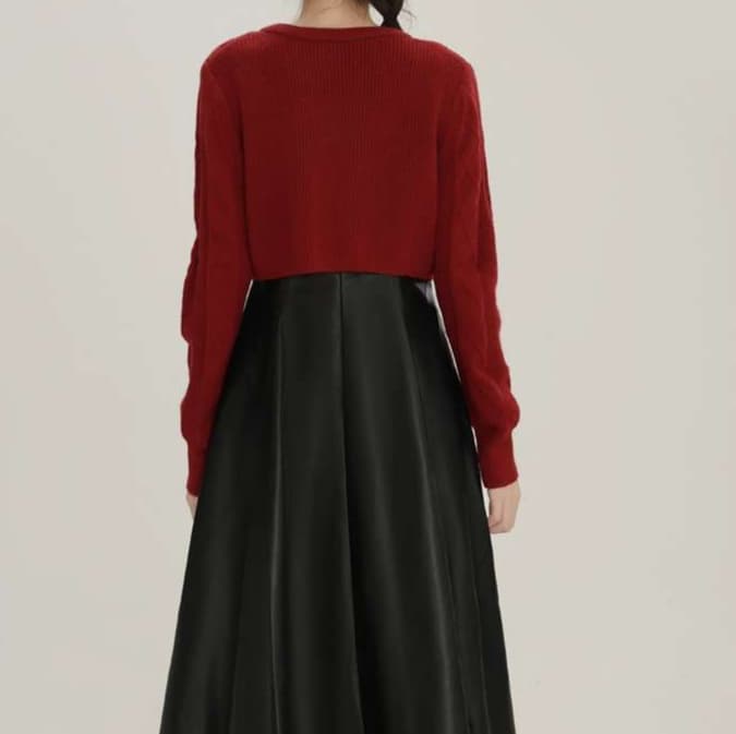 レトロ風クルーネックカーディガン&サスペンダースカート｜デート服