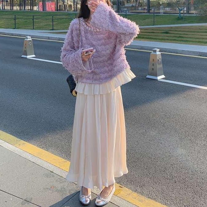 大人の甘さを引き出す、タッセルトップス＋スカート セットアップ｜デート服