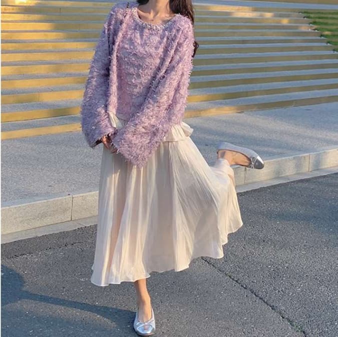 大人の甘さを引き出す、タッセルトップス＋スカート セットアップ｜デート服