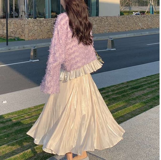 大人の甘さを引き出す、タッセルトップス＋スカート セットアップ｜デート服