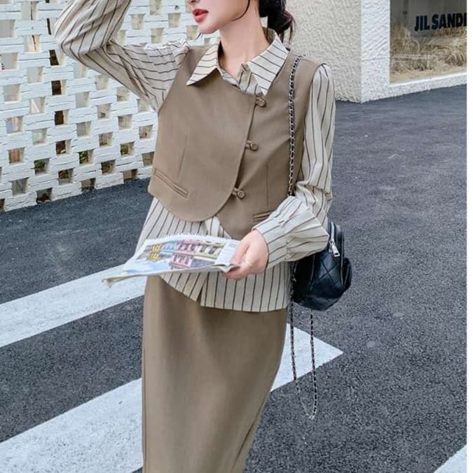 ストライプ柄シャツ+ベスト+スカート セットアップ｜デート服