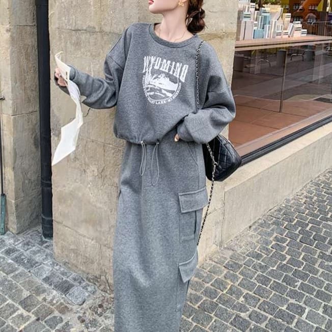 スウェットトレーナー＋スカート セットアップ｜デート服