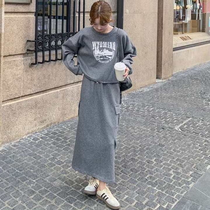 スウェットトレーナー＋スカート セットアップ｜デート服