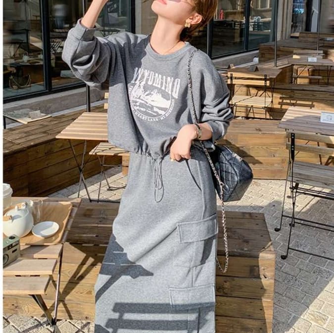 スウェットトレーナー＋スカート セットアップ｜デート服