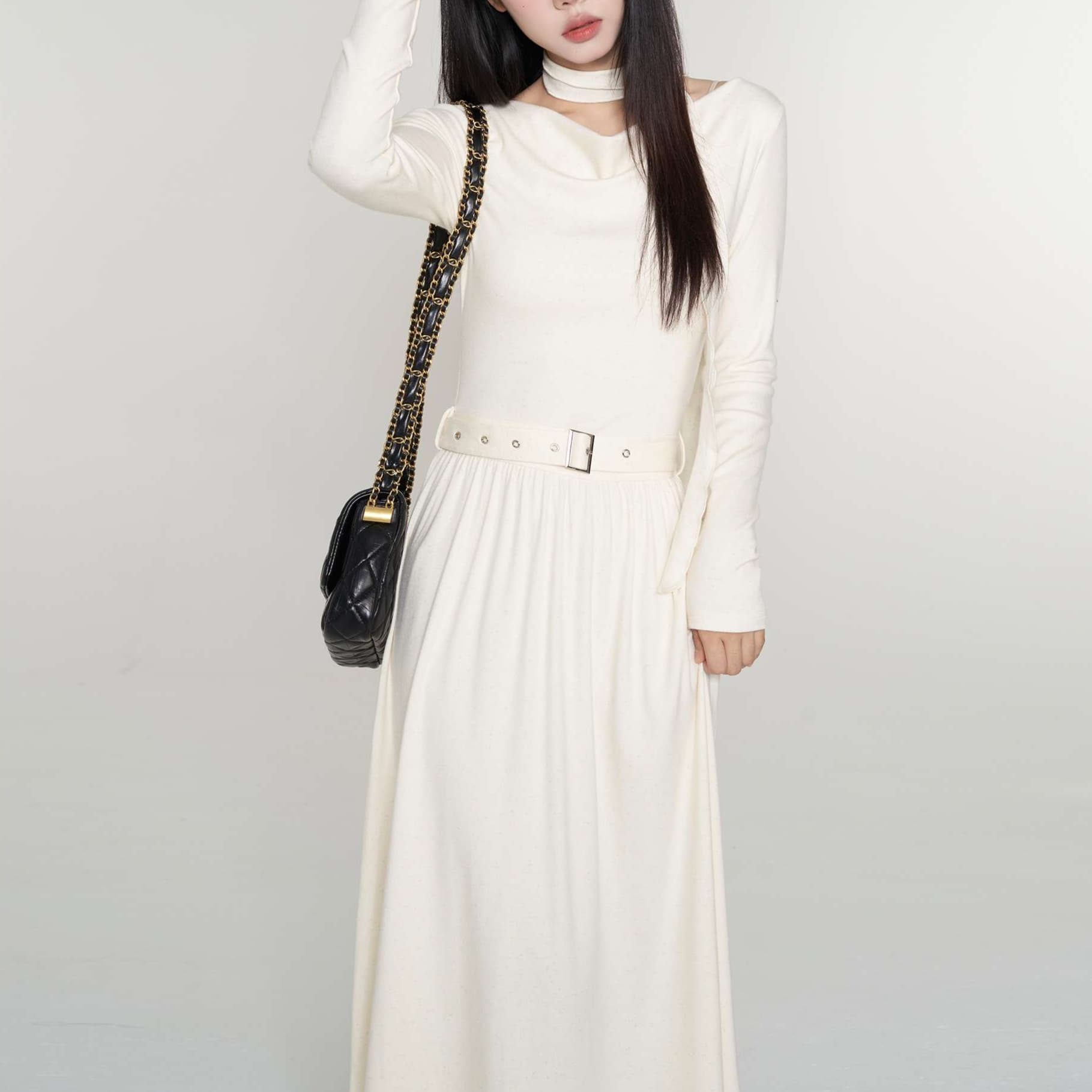 ハイネックリブニットワンピース/ブラックジャケット｜デート服