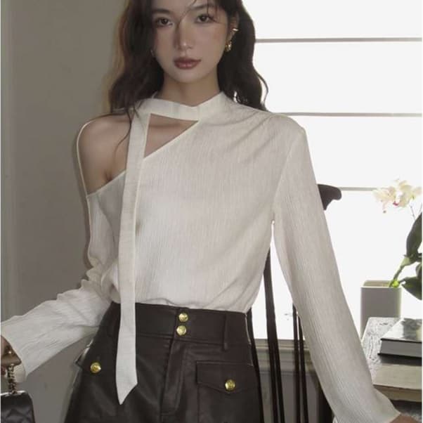アシンメトリーショルダーブラウス｜デート服