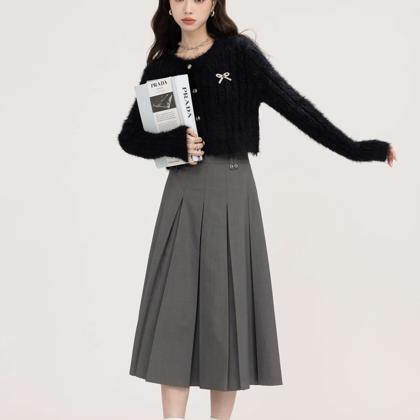 ふんわり感と甘さをひとさじ添える、リボン付きカーディガン｜デート服