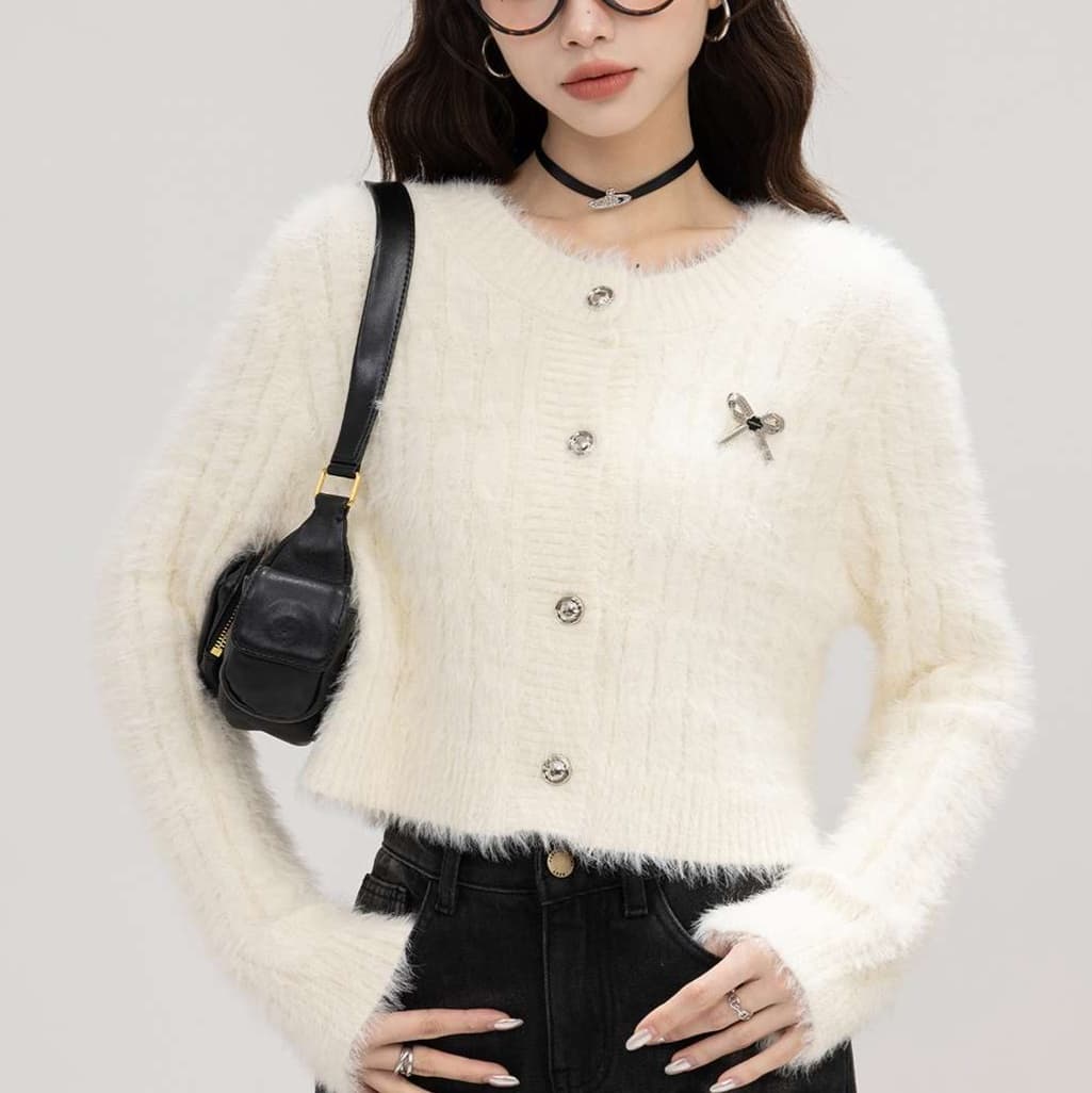 ふんわり感と甘さをひとさじ添える、リボン付きカーディガン｜デート服