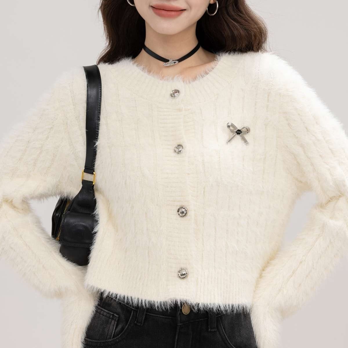 ふんわり感と甘さをひとさじ添える、リボン付きカーディガン｜デート服