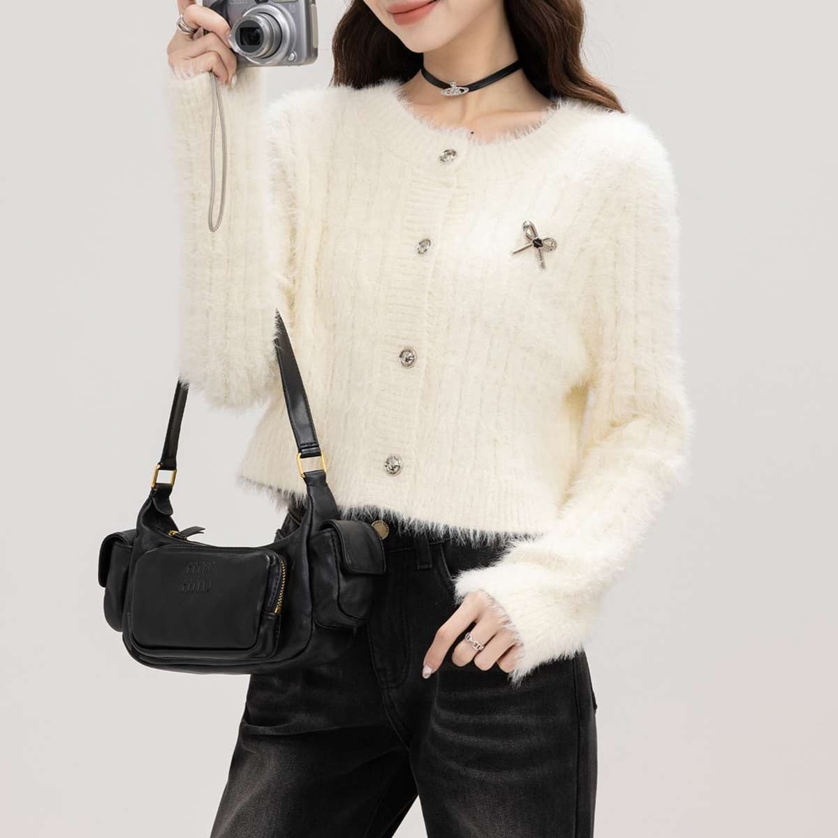 ふんわり感と甘さをひとさじ添える、リボン付きカーディガン｜デート服