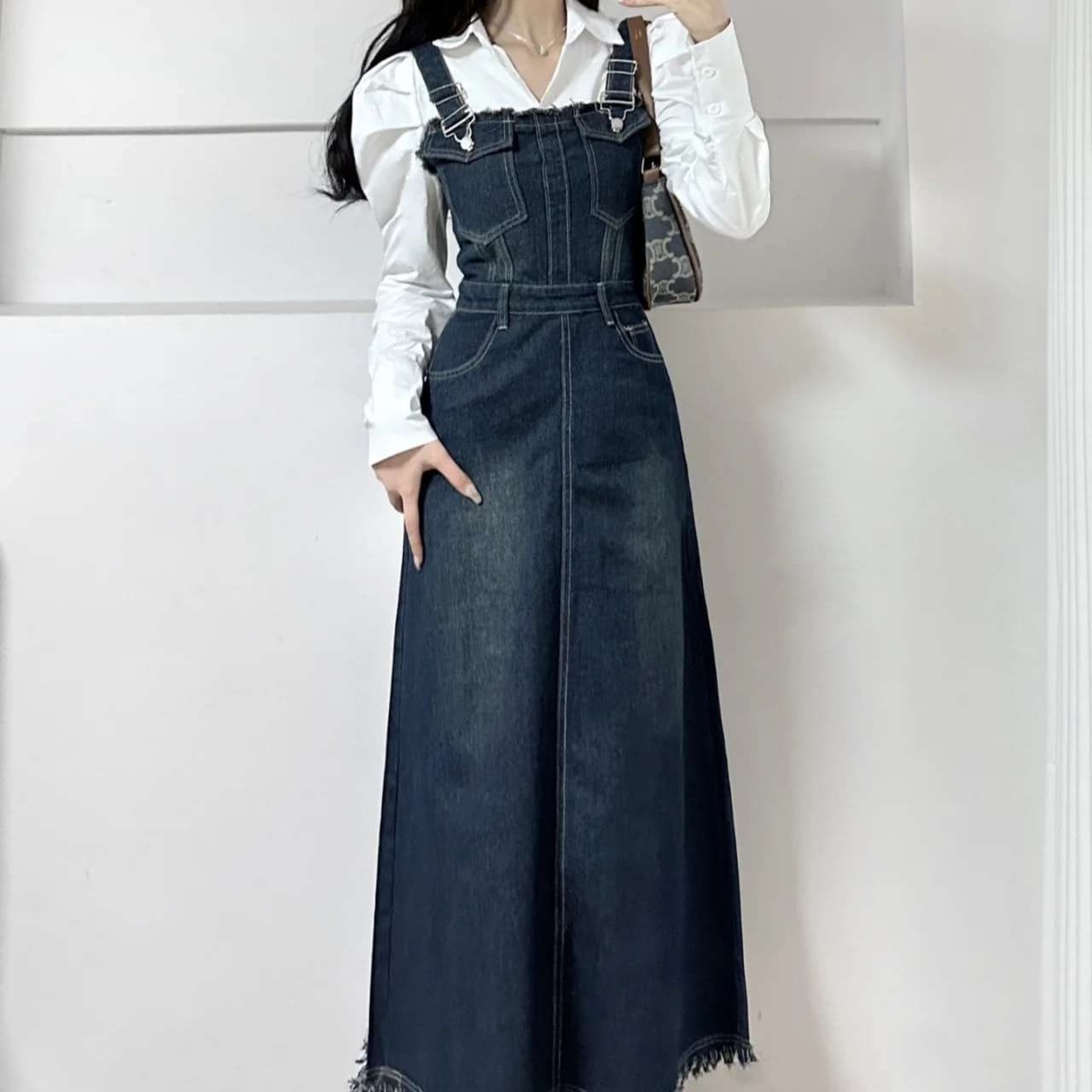ゆったり着られて好印象、シャツブラウス＆デニムワンピース｜デート服