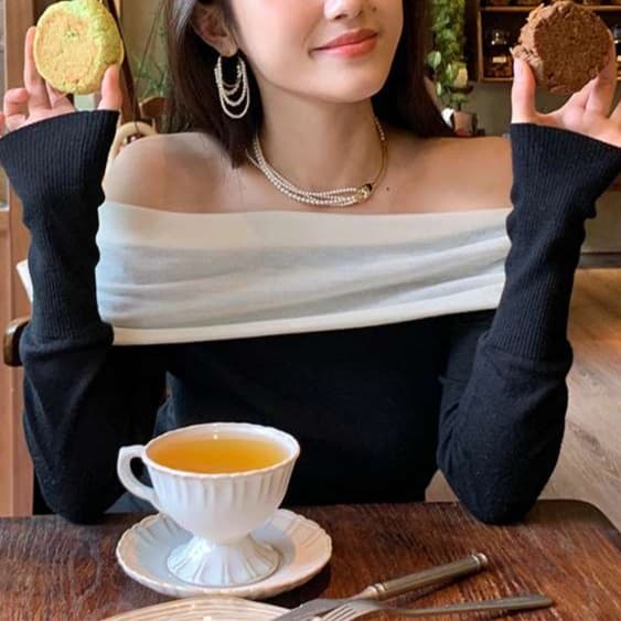 大人の色気をさりげなく添える、オフショルダーニットトップス｜デート服