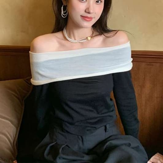 大人の色気をさりげなく添える、オフショルダーニットトップス｜デート服