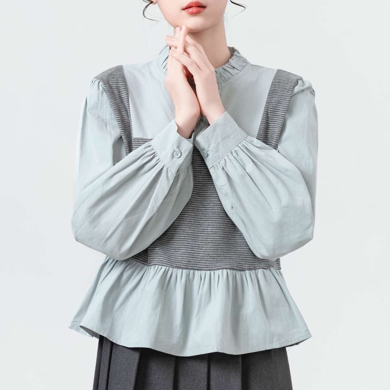 フリル付きシアーコンビネーション長袖ブラウス｜デート服