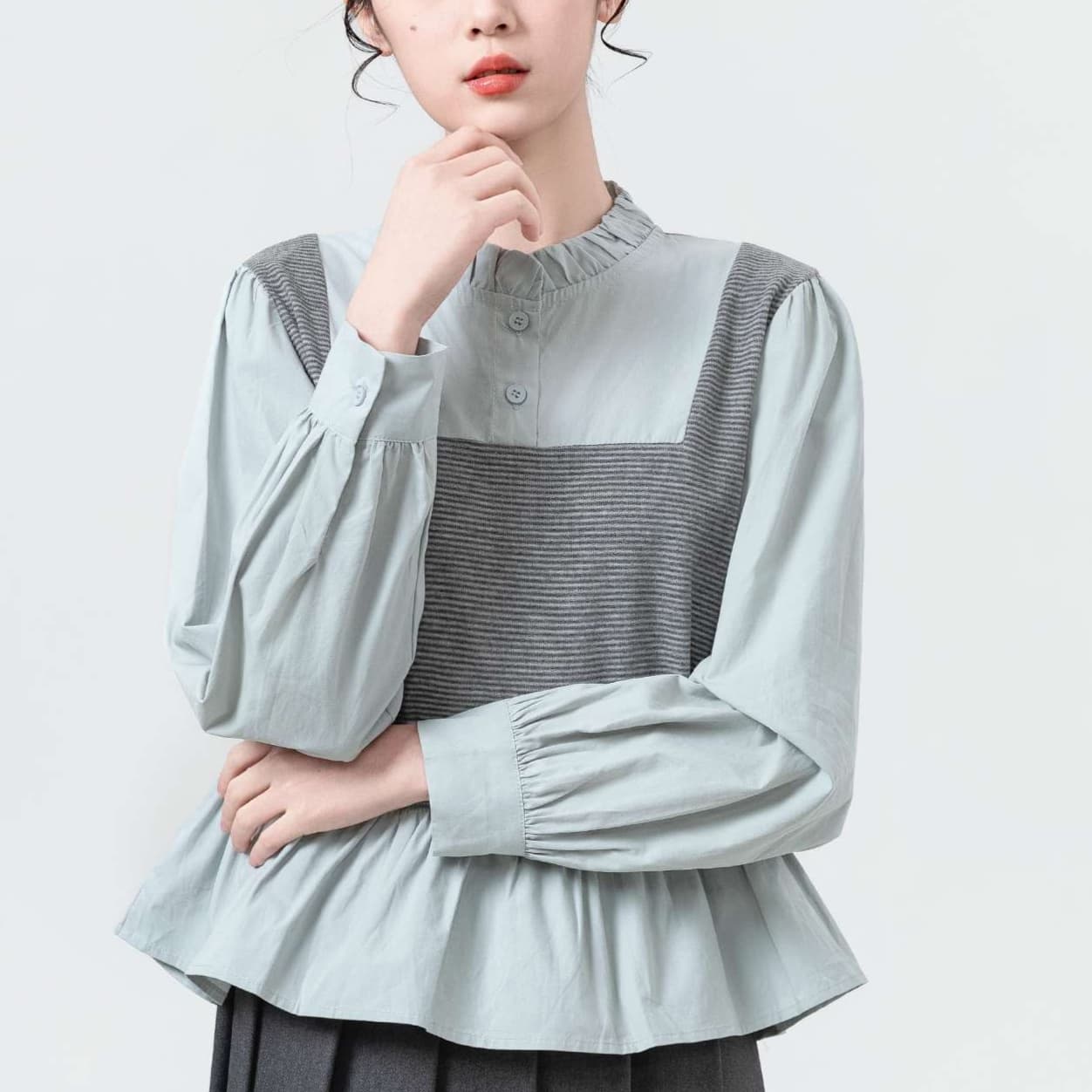 フリル付きシアーコンビネーション長袖ブラウス｜デート服