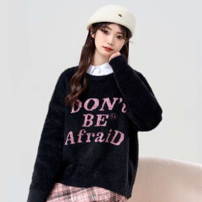 メッセージニットプルオーバー/ピンクチェックスカート｜デート服