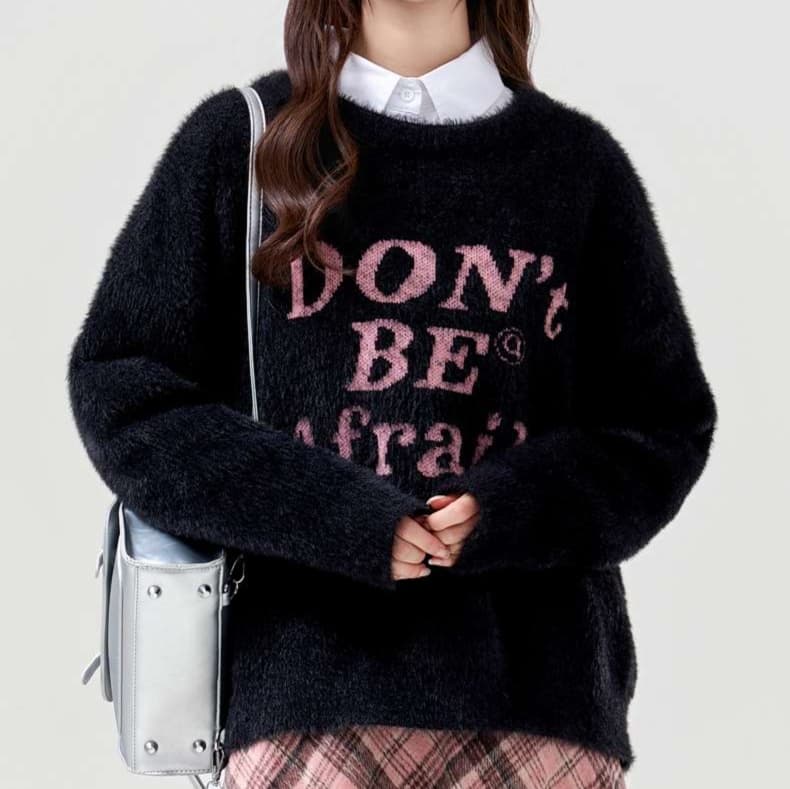 メッセージニットプルオーバー/ピンクチェックスカート｜デート服