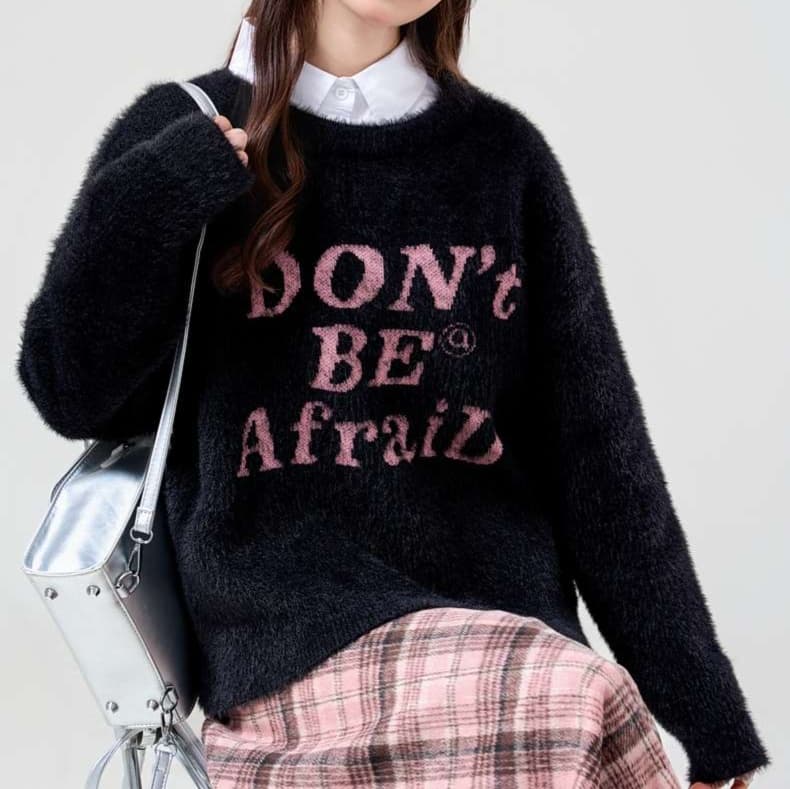 メッセージニットプルオーバー/ピンクチェックスカート｜デート服