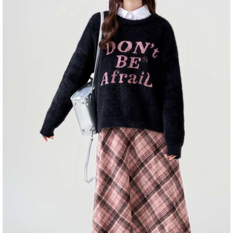 メッセージニットプルオーバー/ピンクチェックスカート｜デート服