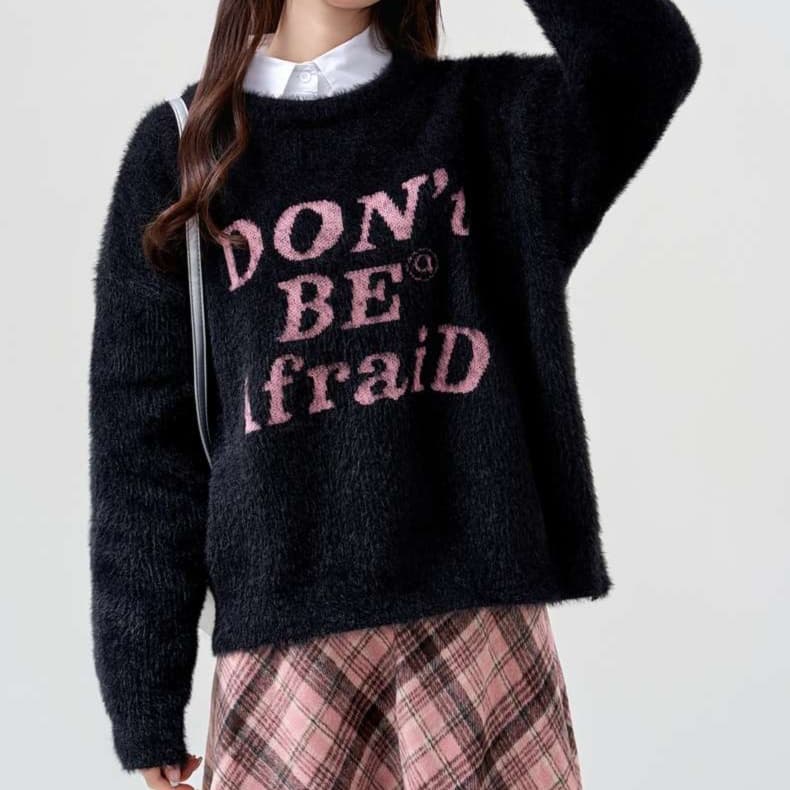 メッセージニットプルオーバー/ピンクチェックスカート｜デート服