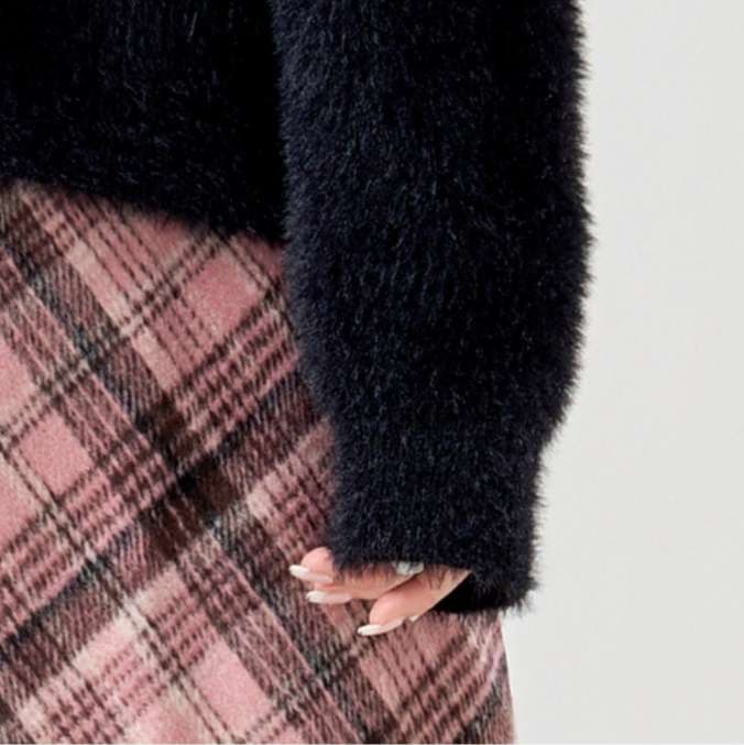 メッセージニットプルオーバー/ピンクチェックスカート｜デート服