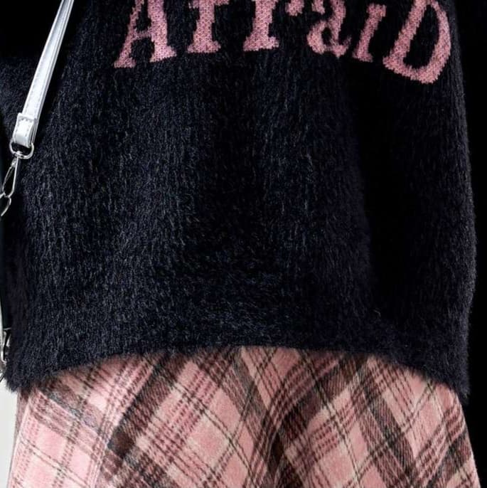 メッセージニットプルオーバー/ピンクチェックスカート｜デート服